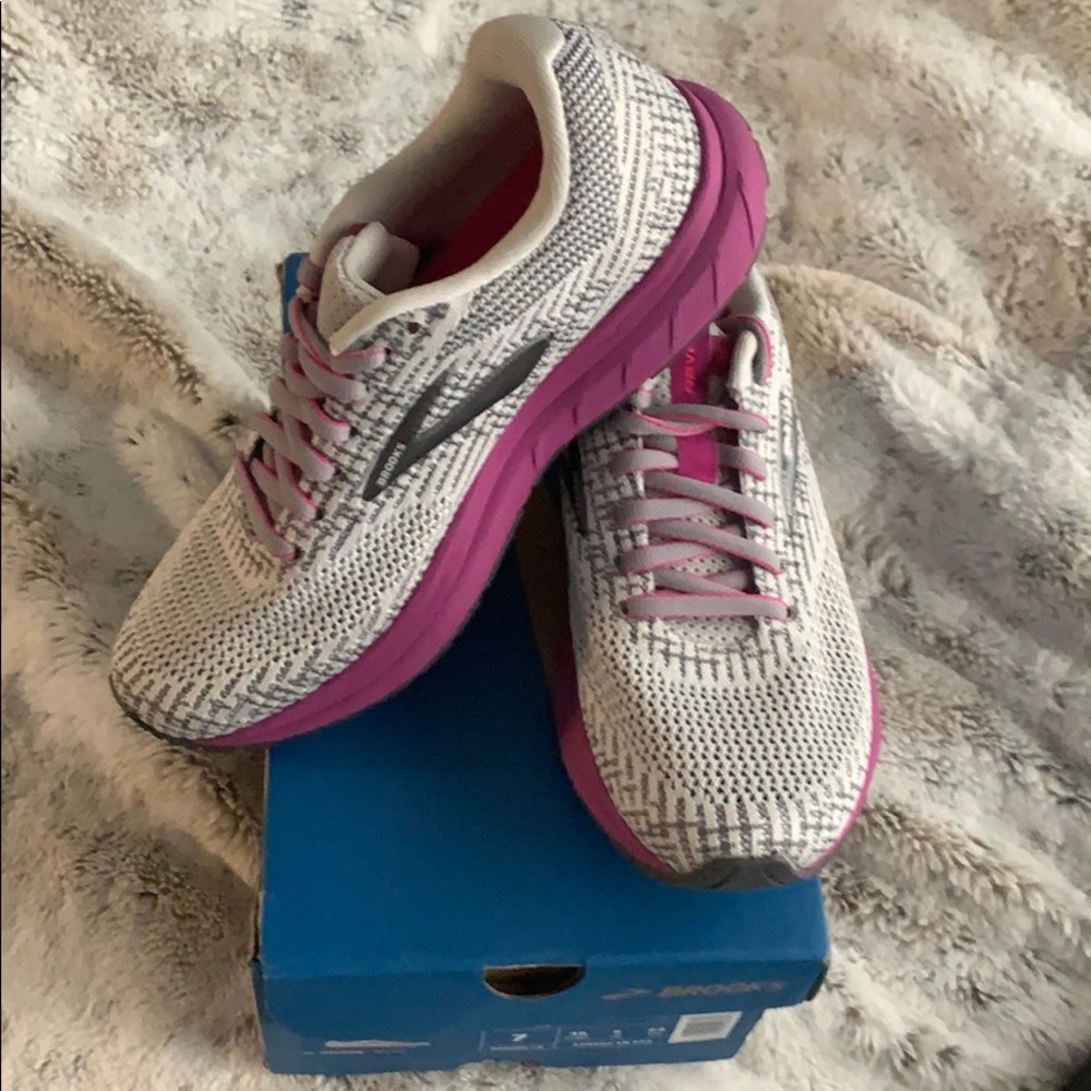 Brooks Revel 3 running shoe almost new in box